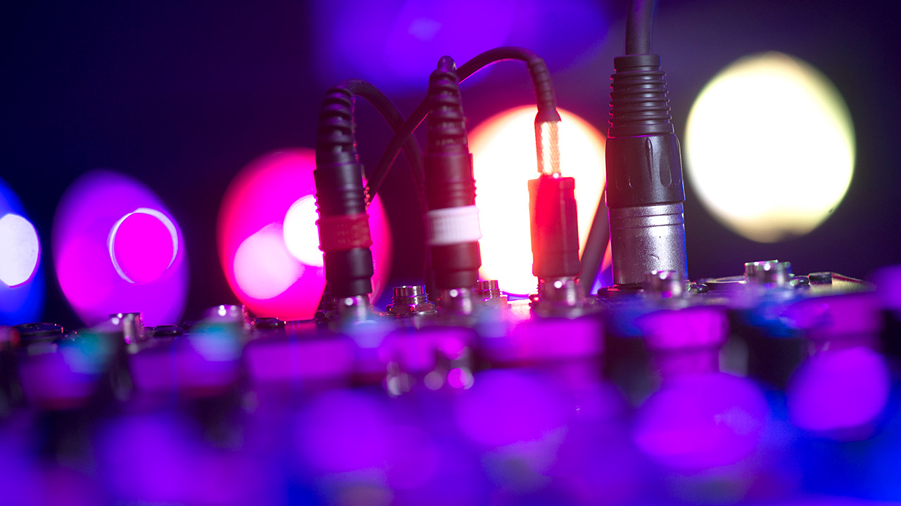 Imagina la Excelencia Sonora: Por Qué los Profesionales no Escatiman en Cables de Alta Calidad